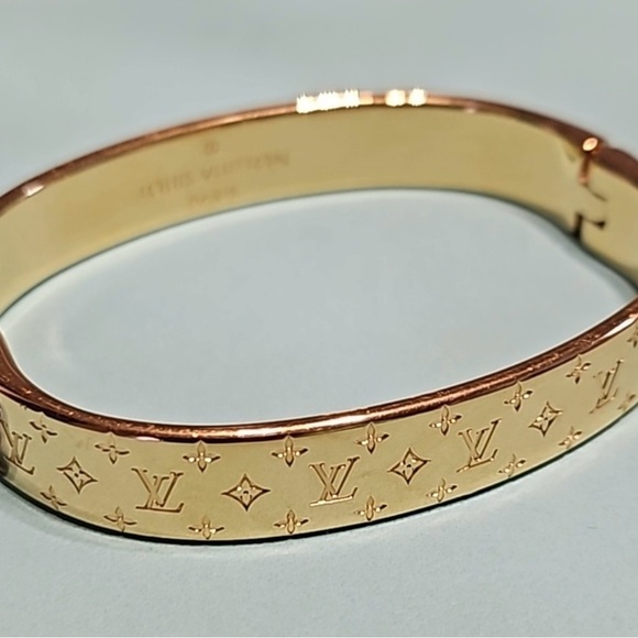 Louis Vuitton Cuff Nanogram #LE0261 Bracelet
Bangle Gold Color Arm $2,500 Small - Picture 2 of 8